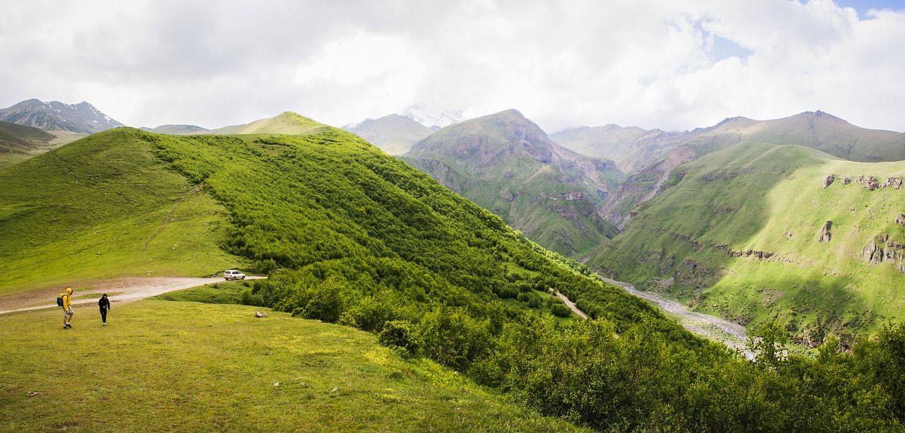 国庆假期，登山观景与人山人海